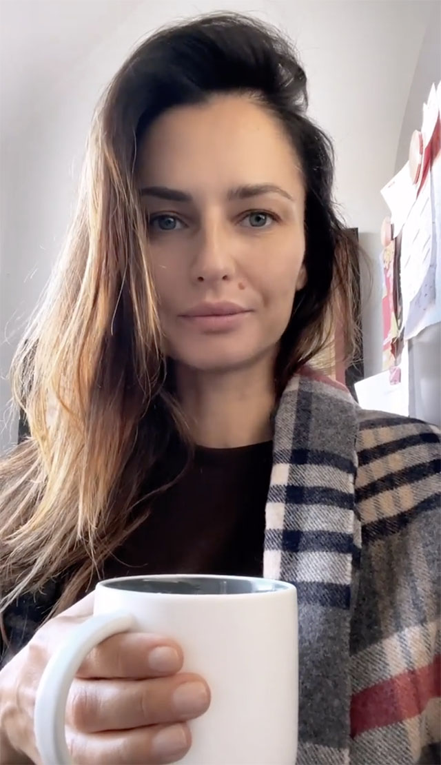 Anna Safroncik, 41 anni, attrice naturalizzata italiana di origini ucraine, ha raccontato via social cosa sta succedendo ad amici e familiari a Kiev dopo che l'esercito russo ha scatenato un attacco senza precedenti sulla capitale del Paese